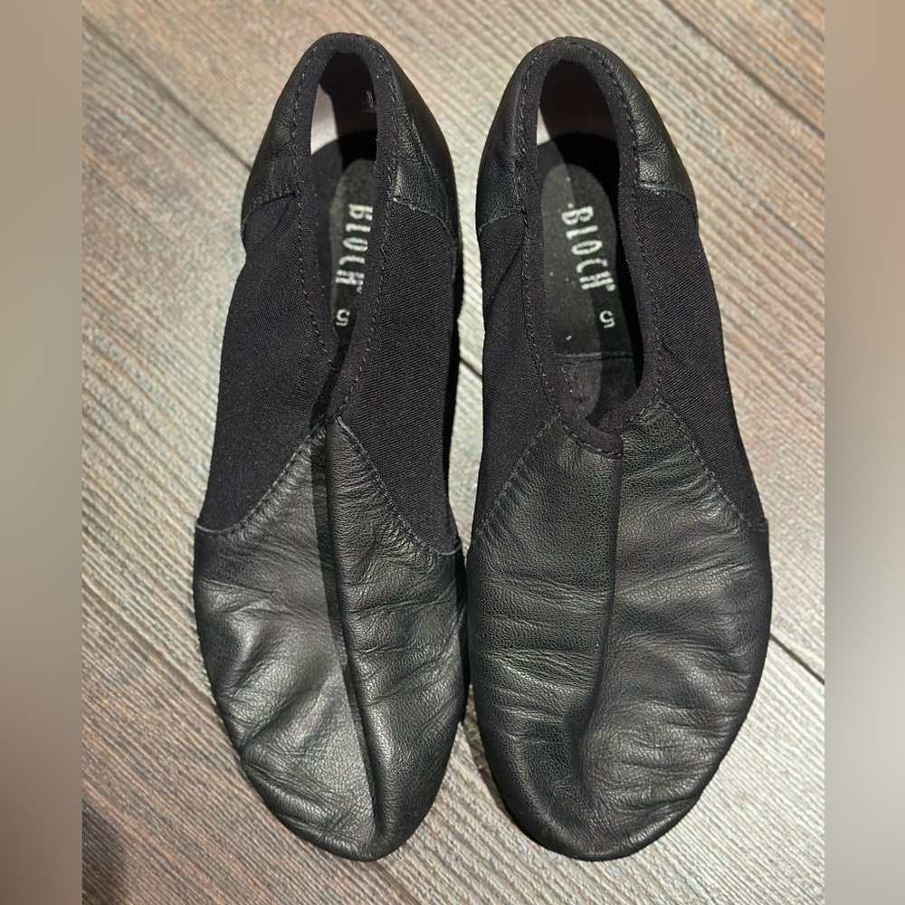 Like New Bloch Girls' Black Neo-Flex Slip On Leather Jazz Shoe
